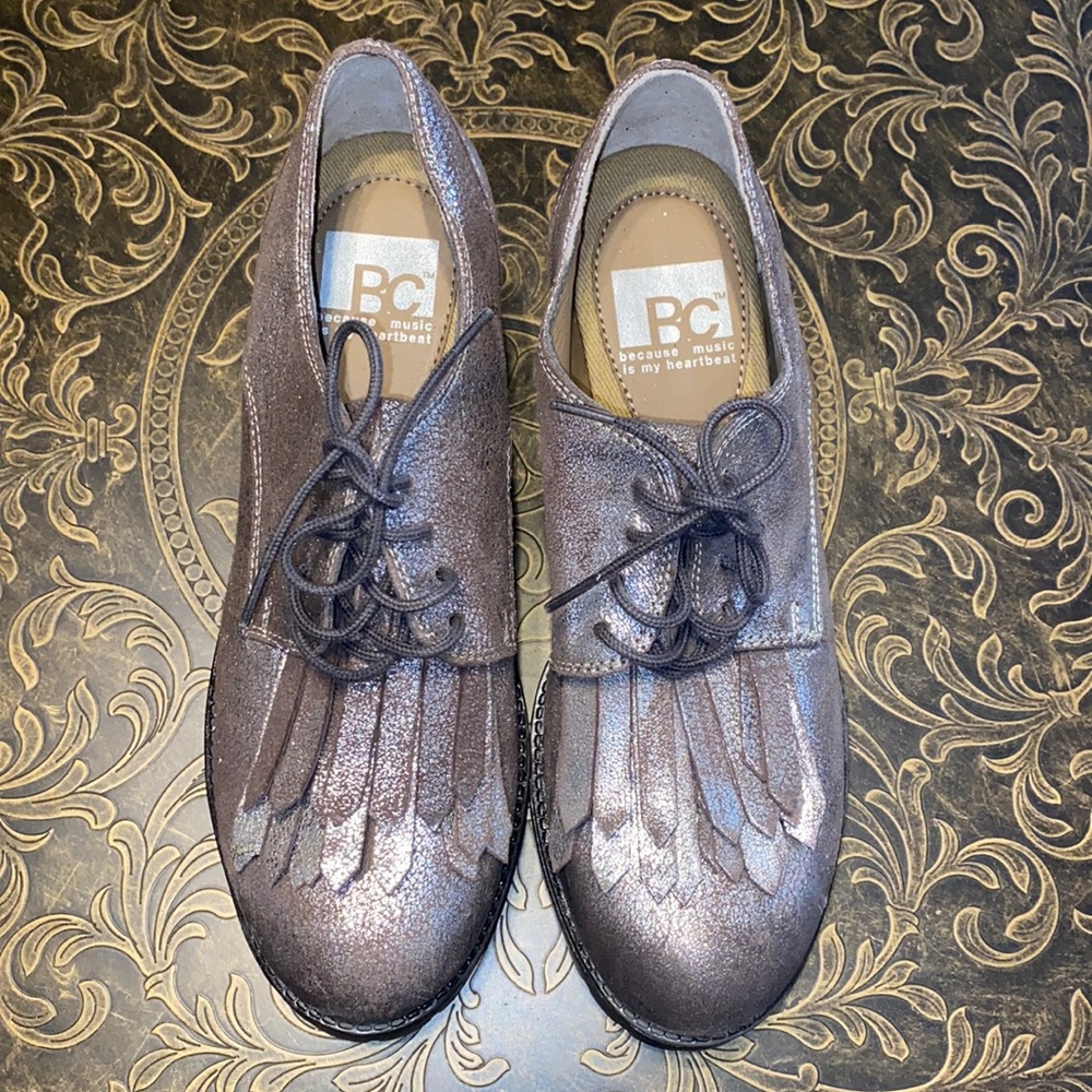 Leather, lace up, metallic, lug sole shoe, size 6 1/2 like new condition.